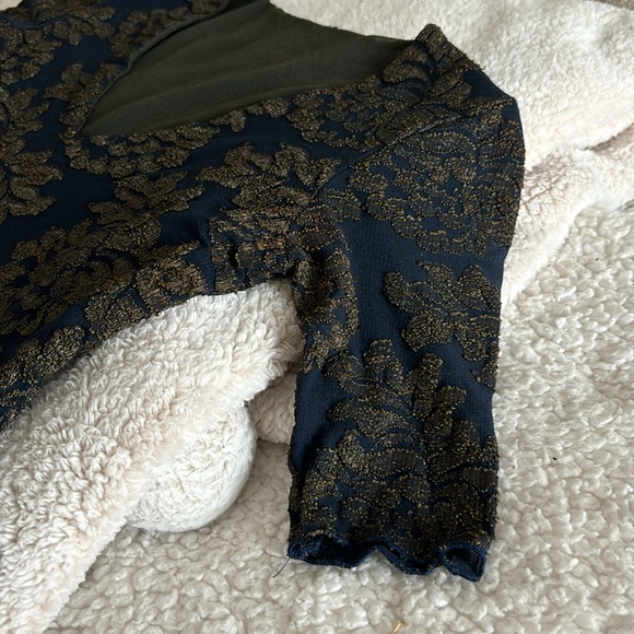 Woman’s Gorgeous A-Line Dress - Picture 4 of 10